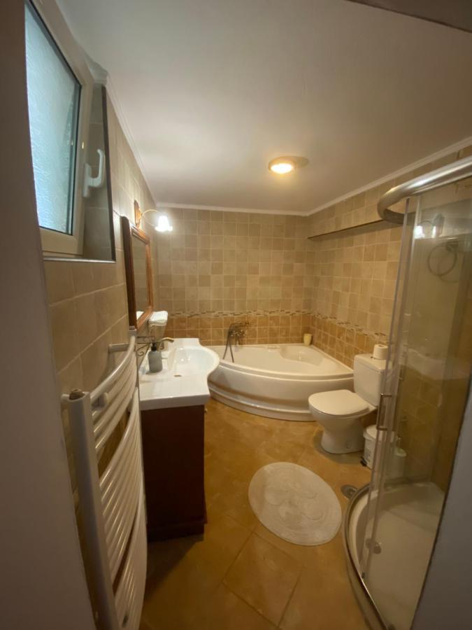 Pegasus House Hotel Corinto Esterno foto