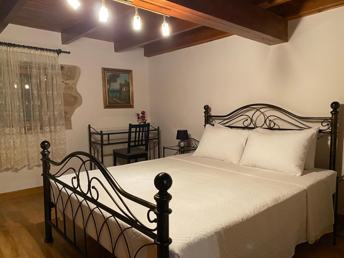 Pegasus House Hotel Corinto Esterno foto